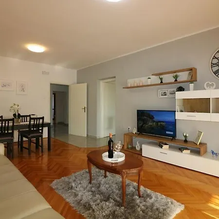 Luna Comfortable Holiday Ferienhaus Poreč